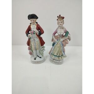 LOVELY PAIR OF 8.5" VINTAGE COLONIAL FIGURINES - MADE IN JAPAN